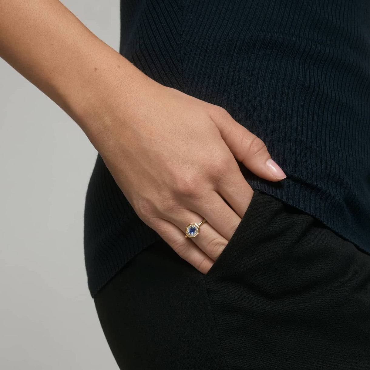 Model wearing a blue sapphire ring by Jewelhalo